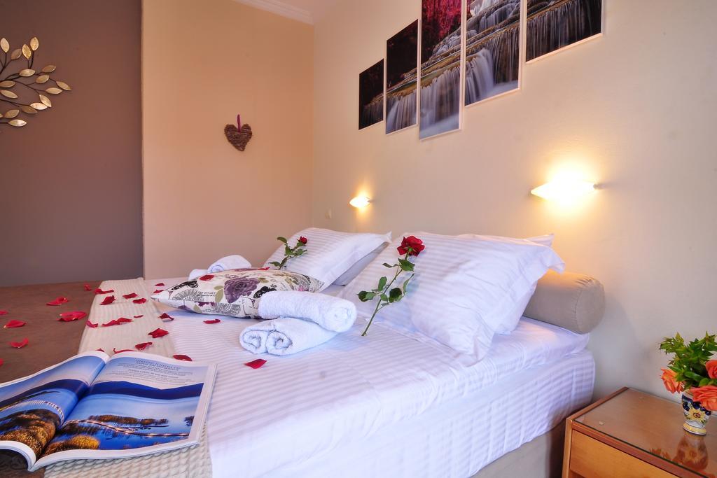 Rolandos Apartments Agios Gordios  Dış mekan fotoğraf