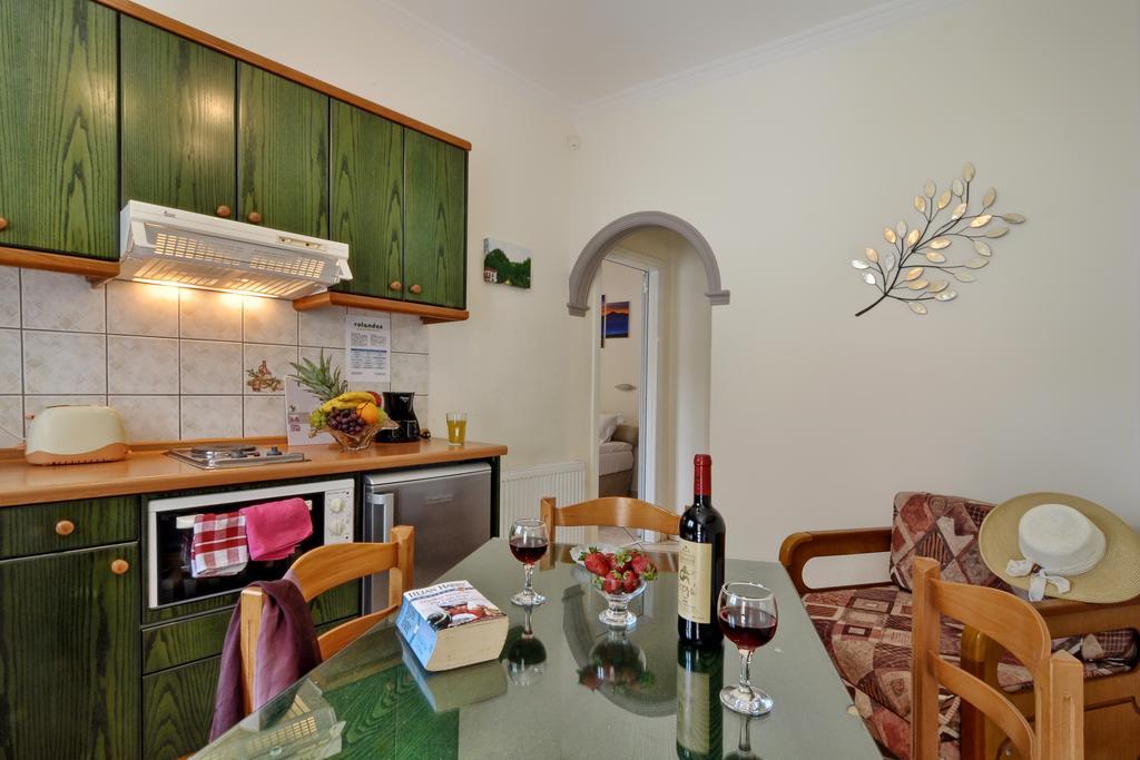Rolandos Apartments Agios Gordios  Dış mekan fotoğraf